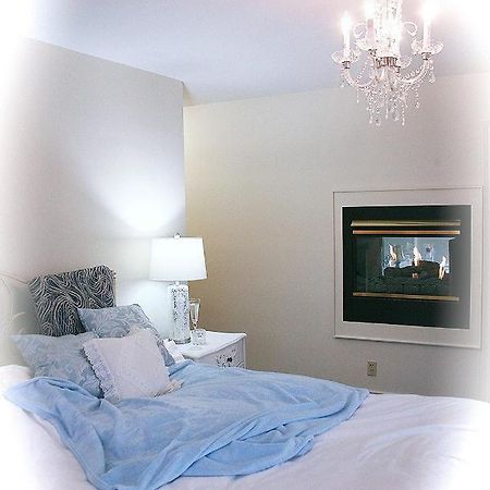 The Cheshire Cat Bed And Breakfast Elora Exteriér fotografie
