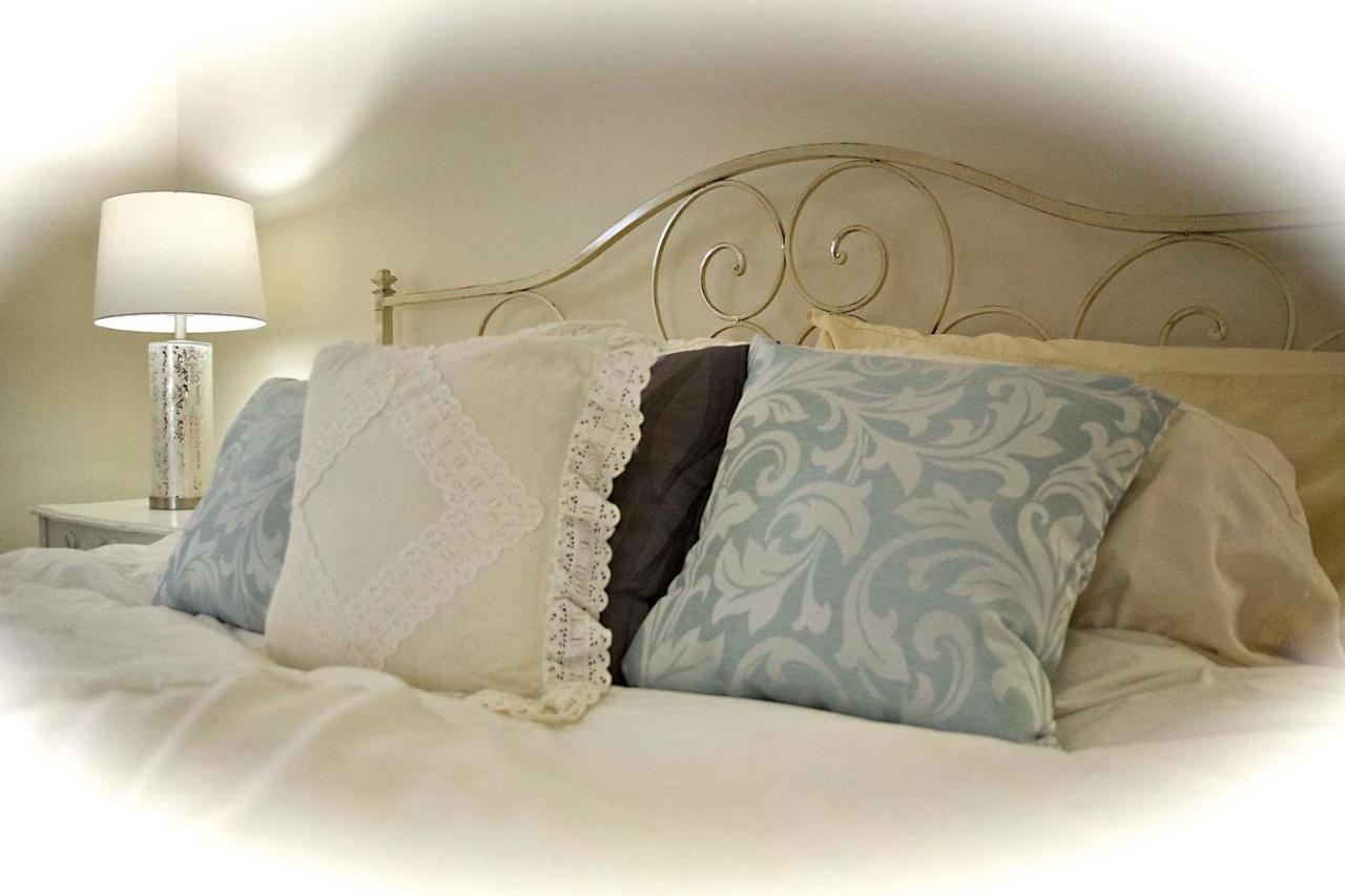 The Cheshire Cat Bed And Breakfast Elora Exteriér fotografie